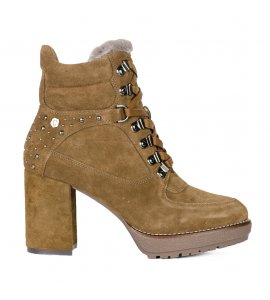 Μποτάκια δερμάτινα Carmela με κορδόνια camel (66930)